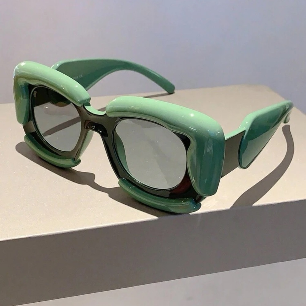 Cloud Design Eye Glasses With Expanding Effect As Trendy Decorative Accessory